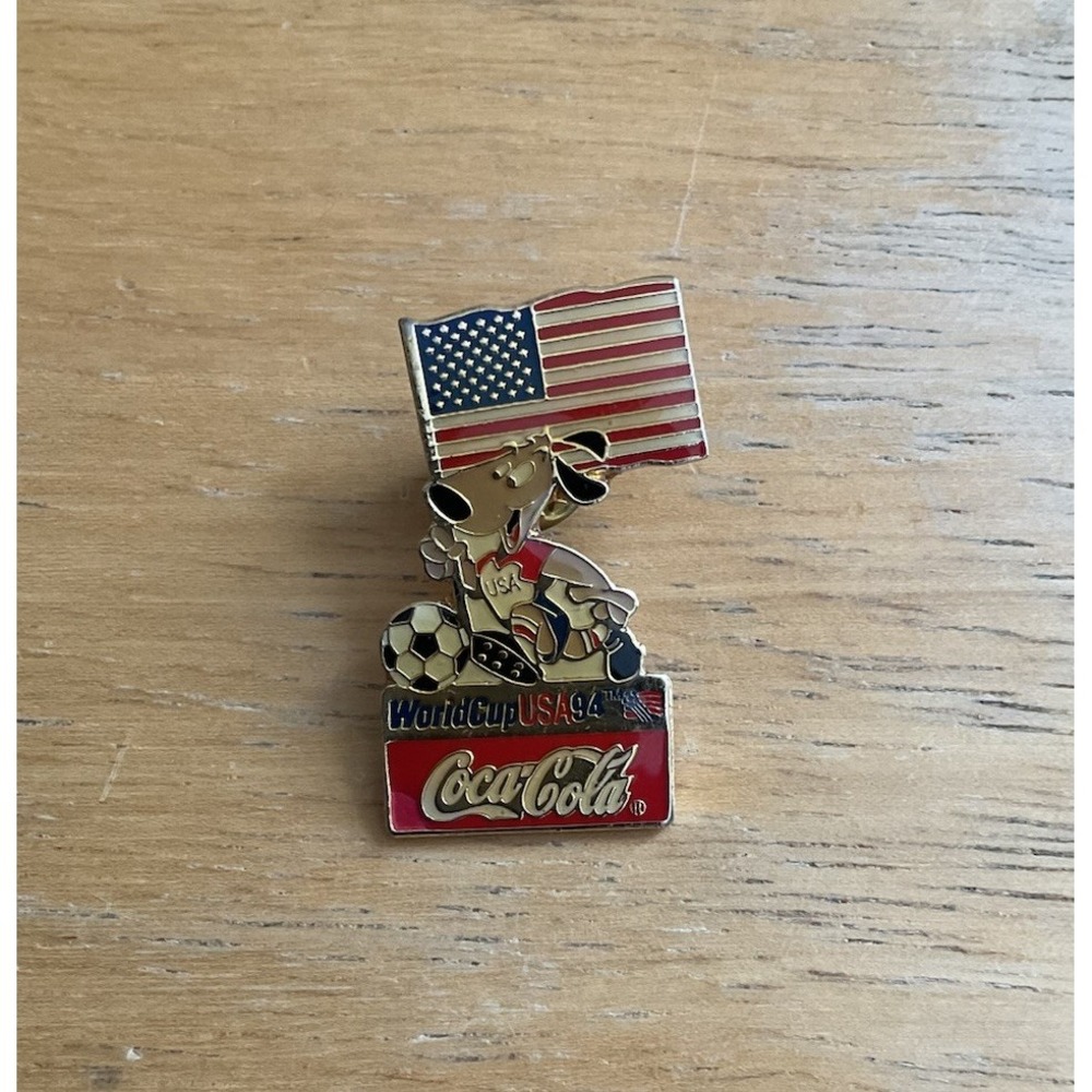 Vintage 1994 FIFA World Cup USA Coca Cola Stryker Mascot Flag Lapel Pin Pinback
